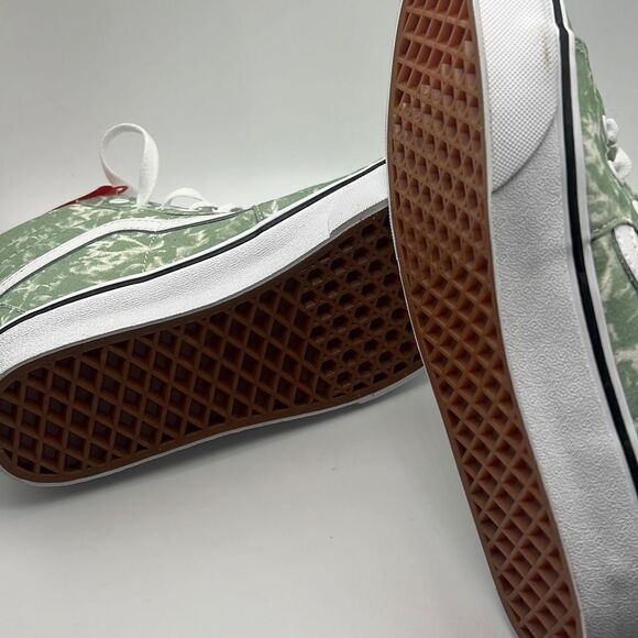 Vans Sk8-Hi Shoes-NWT- Men 6 / women 7.5 - Picture 3 of 4